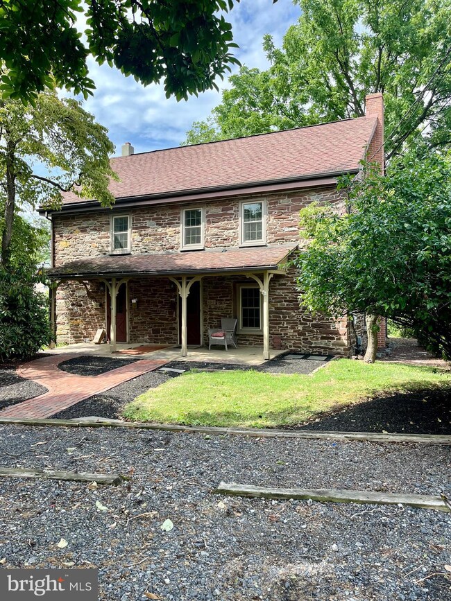 1017 W Broad St, Quakertown, PA 18951 - photo 3