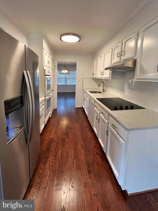 10266 Arizona Cir, Bethesda, MD 20817 - photo 5