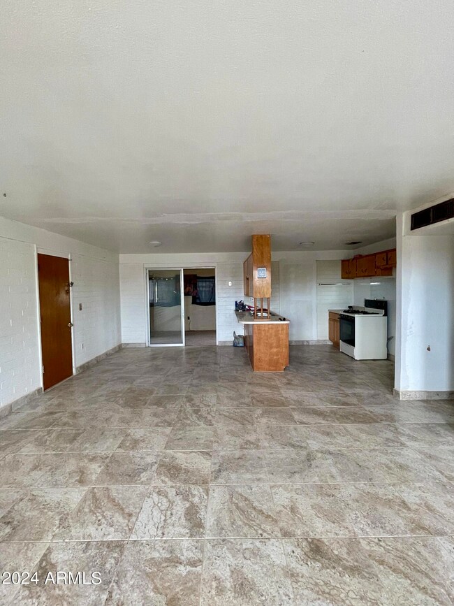 Kitchen/Living room