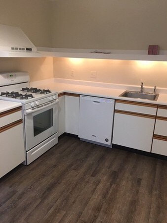 75 Nason St unit 75, Maynard, MA 01754 - photo 3