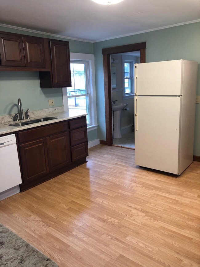 161 Nashua St unit B, Milford, NH 03055 - photo 4