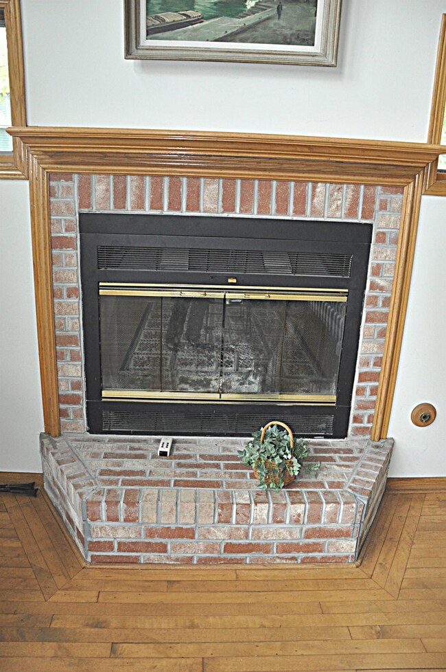 1069 N Lakeview Dr, Lowell, IN 46356 - photo 4