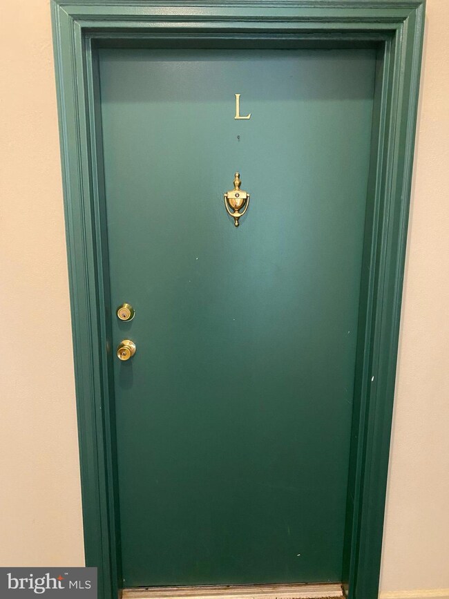 12205 Eagles Nest Ct unit L, Germantown, MD 20874 - photo 2