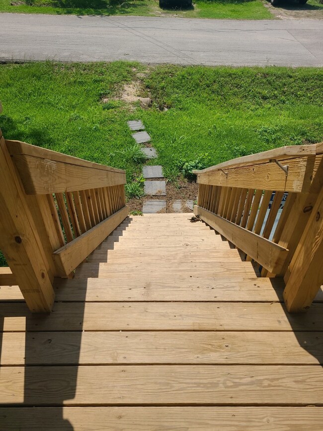 201 4th St, Rosenberg, TX 77471 - photo 2