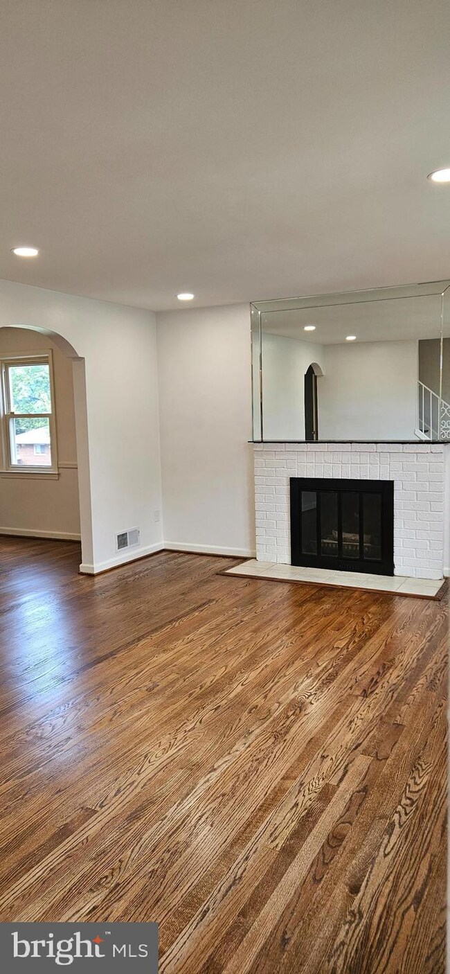 717 Sheridan St, Hyattsville, MD 20783 - photo 3