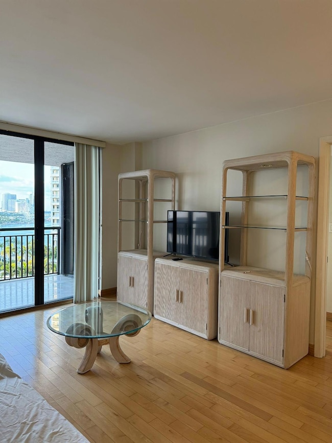 Brickell Key Two Condo unit 1214, Miami, FL 33131 - photo 2