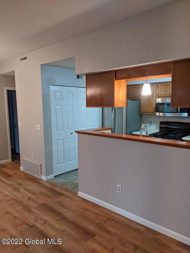 114 Hampton Place Blvd, Troy, NY 12180 - photo 7