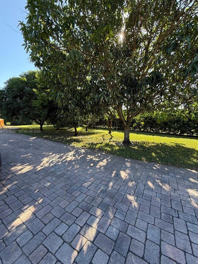 11030 SW 42nd Ct, Davie, FL 33328 - photo 7