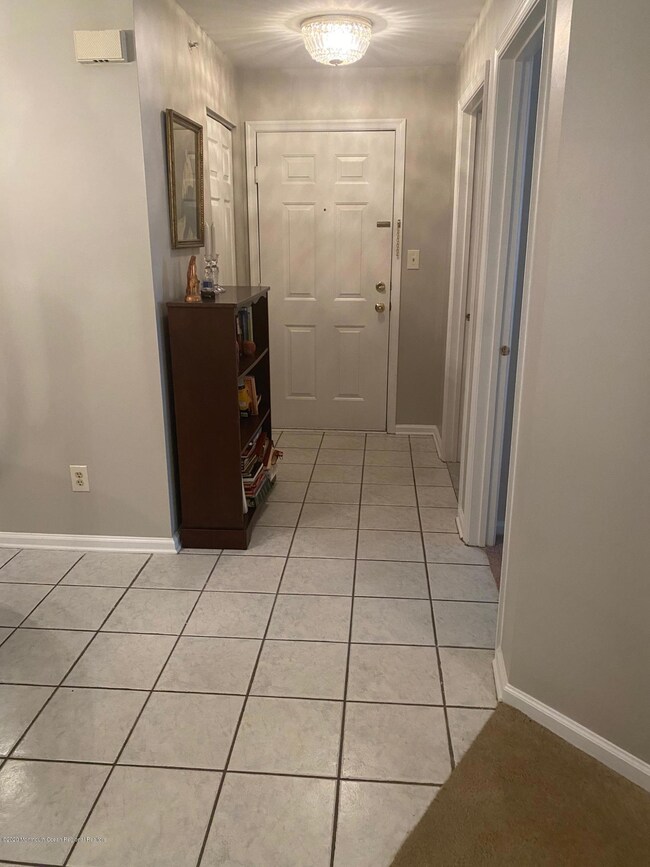 308 Wedgewood Cir unit 324, Belford, NJ 07718 - photo 3