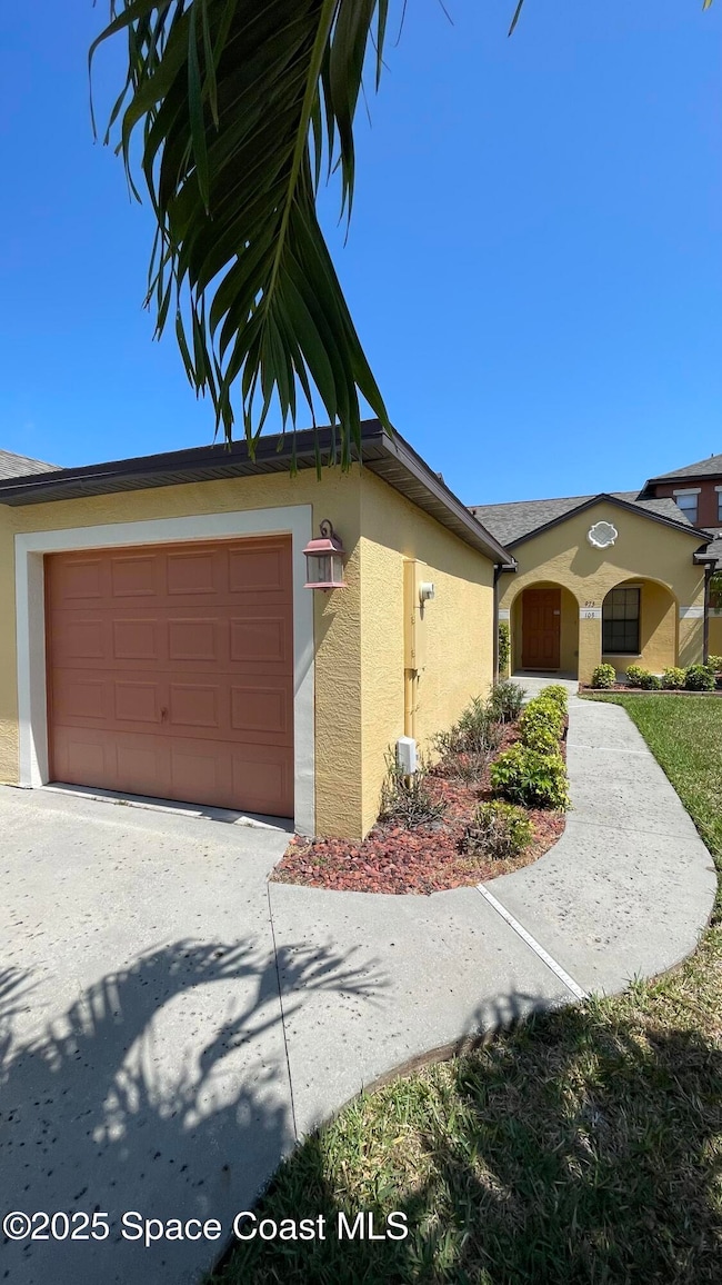 2 bed 2 bath 1 car garage