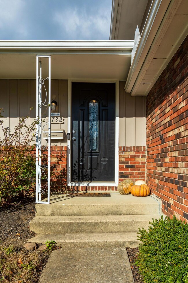 1732 Norma Rd, Columbus, OH 43229 - photo 4