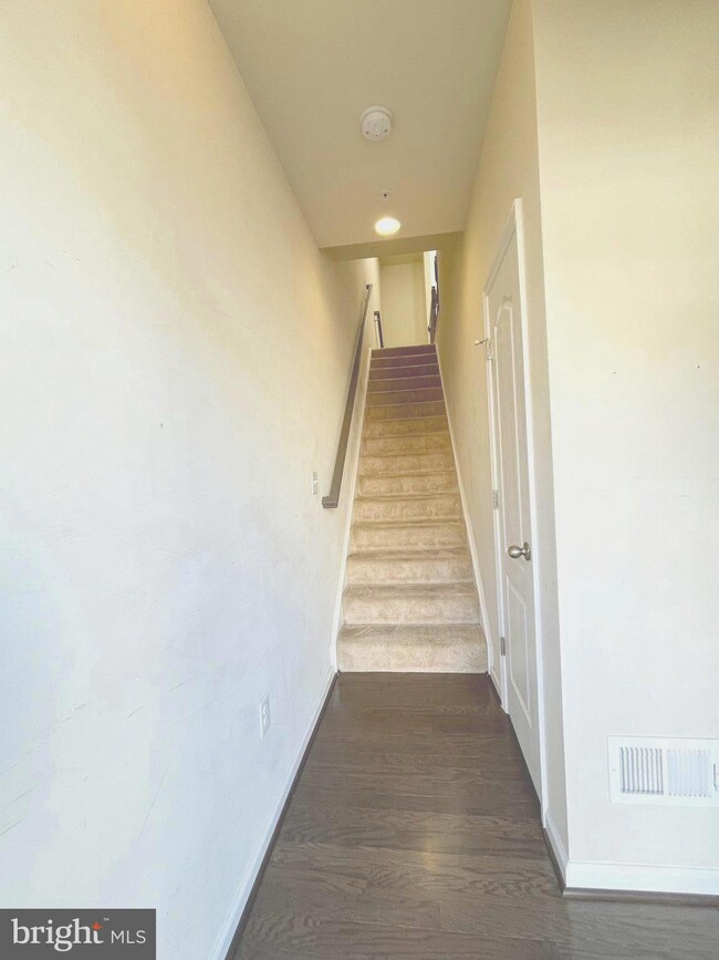 8139 Hollow Ct, Severn, MD 21144 - photo 5