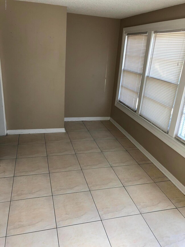 1604 Cherry St unit 5, Jacksonville, FL 32205 - photo 2