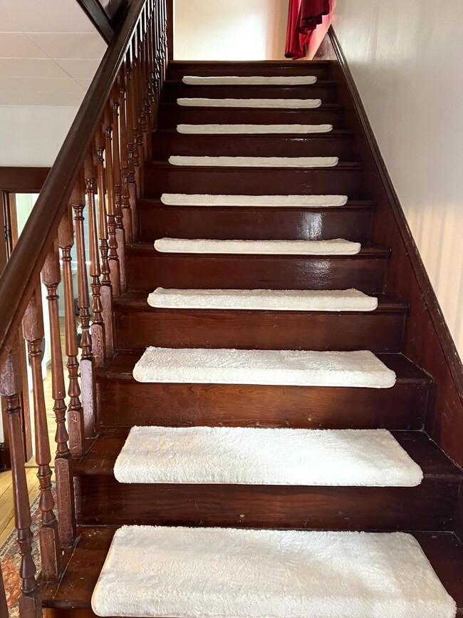 10-LAKEVIEW-STAIRS