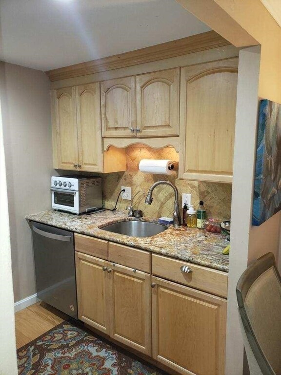 Hunter's Village unit 920, Framingham, MA 01702 - photo 6