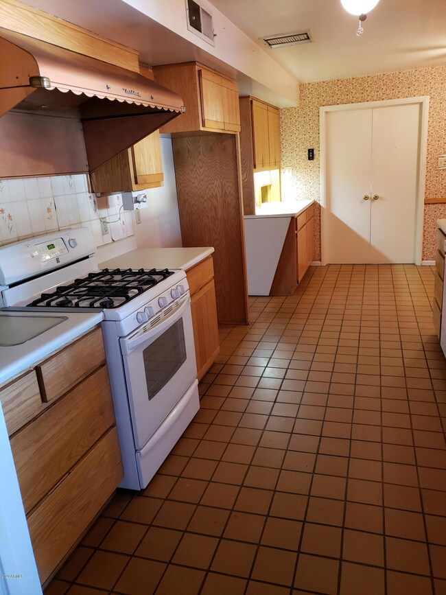 MainHouseKitchen2