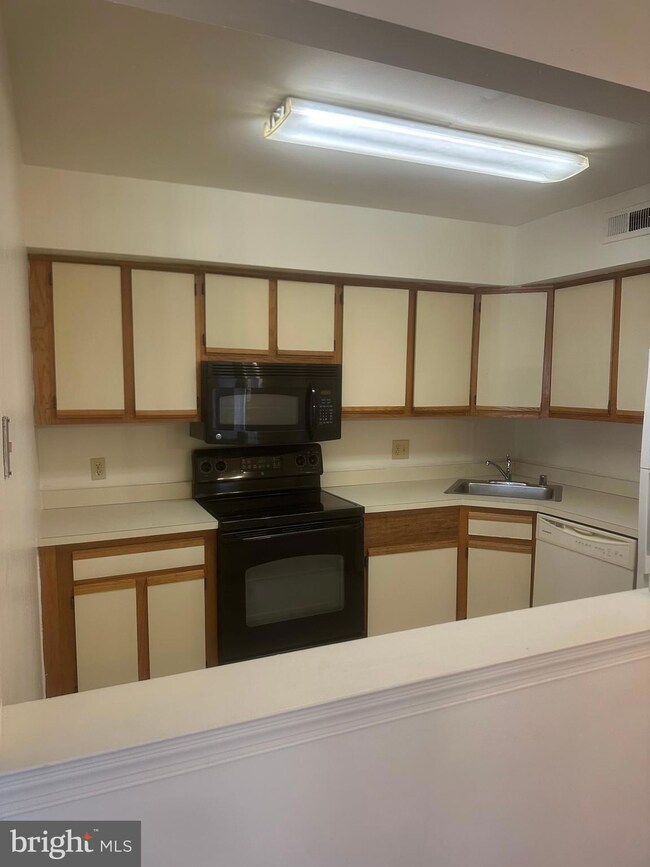 207 E Highland Ave unit 29, Newport, DE 19804 - photo 3