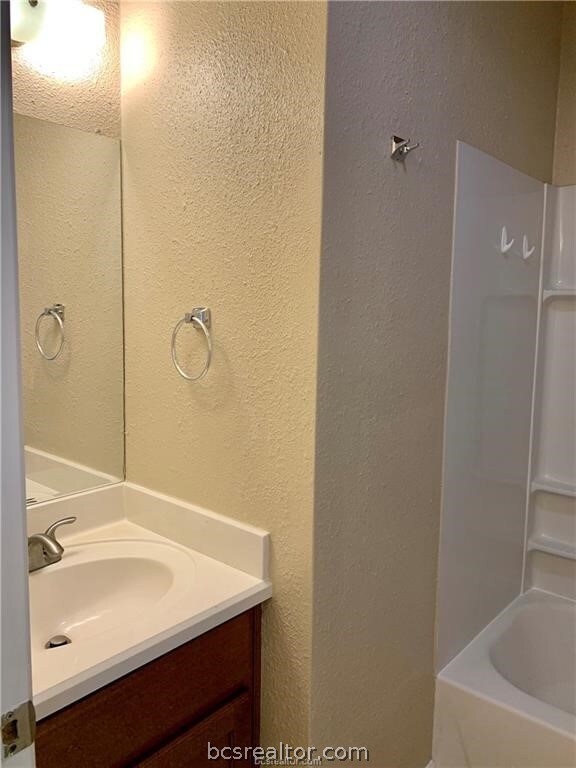 1608 Mossglenn Cir, College Station, TX 77840 - photo 7