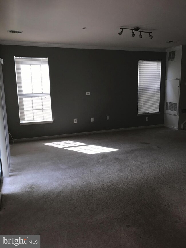 13067 Marcey Creek Rd, Herndon, VA 20171 - photo 7