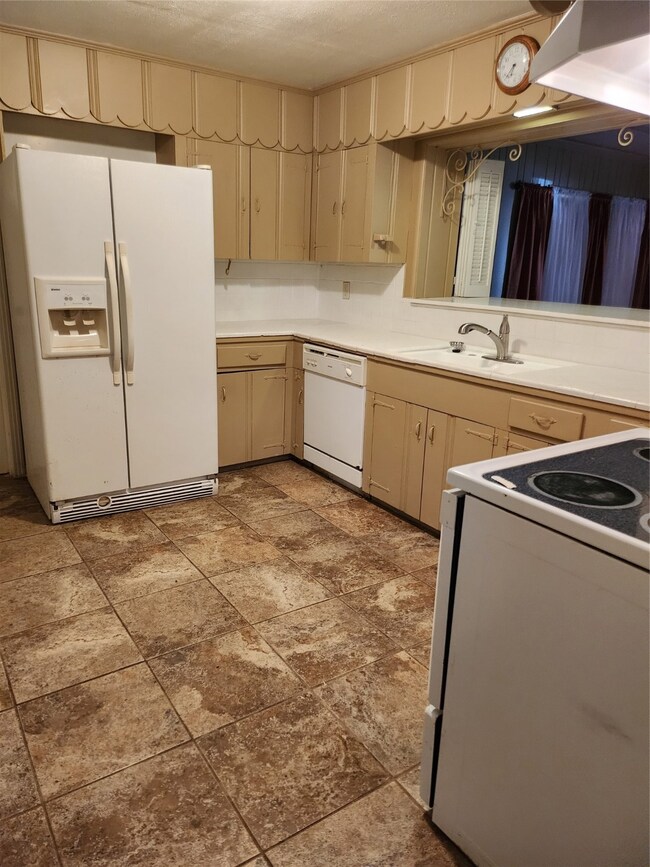 1506 Smith St unit A, Waller, TX 77484 - photo 6