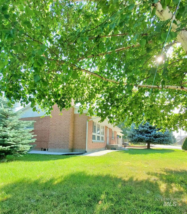 440 W 24th St, Burley, ID 83318 - photo 3