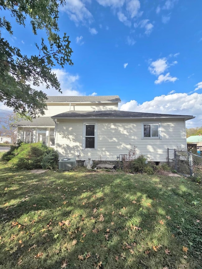 120 N Springhill St, Bellefontaine, OH 43311 - photo 3