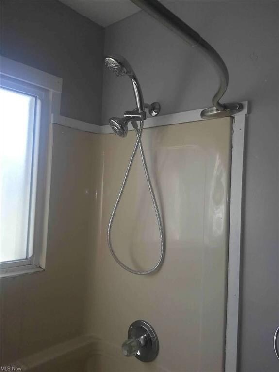 708 W Shore Blvd, Sheffield Lake, OH 44054 - photo 7