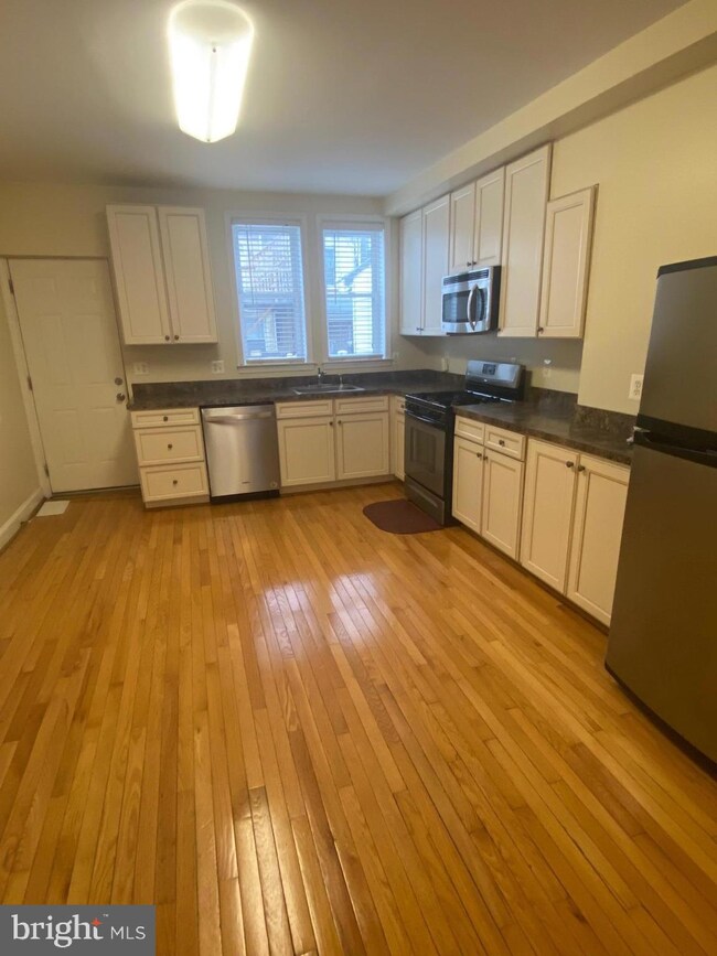 210 S East Ave, Baltimore, MD 21224 - photo 4