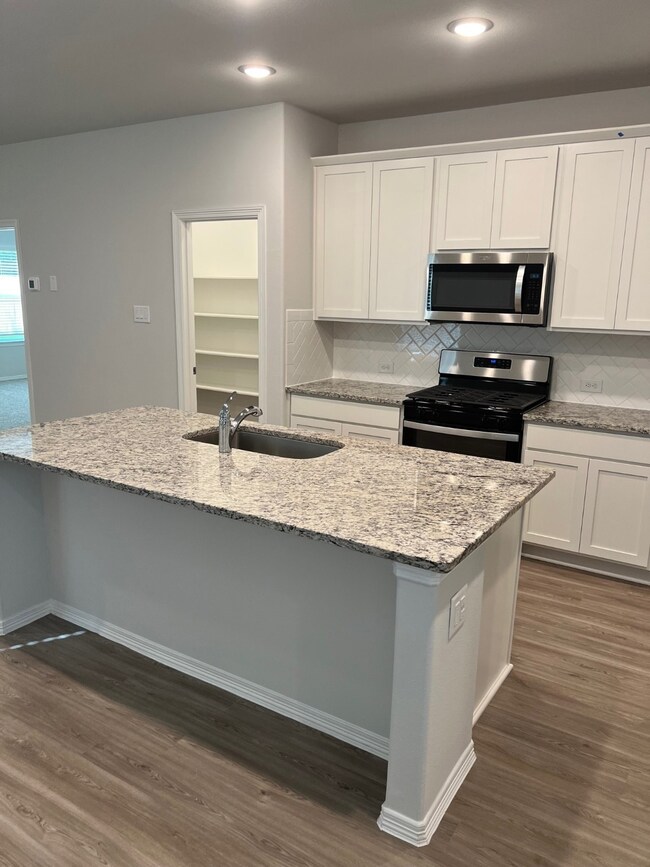 10918 Holly Briar Ct, Tomball, TX 77375 - photo 7