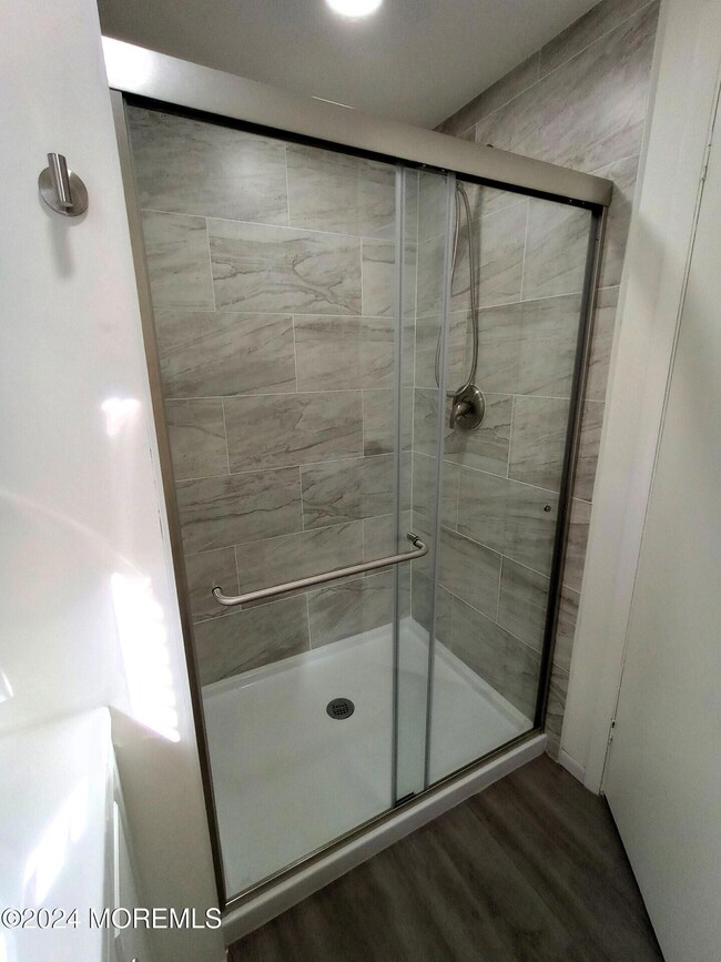 Full Shower with Doors