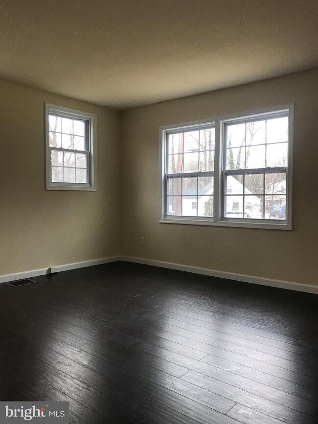 6404 Oliver St, Riverdale, MD 20737 - photo 4