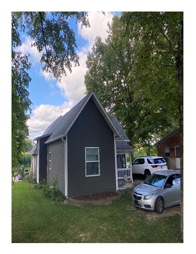 92 E Walnut St, Fountaintown, IN 46130 - photo 2