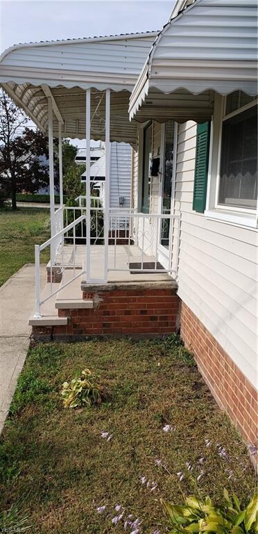861 E 210th St, Cleveland, OH 44119 - photo 2