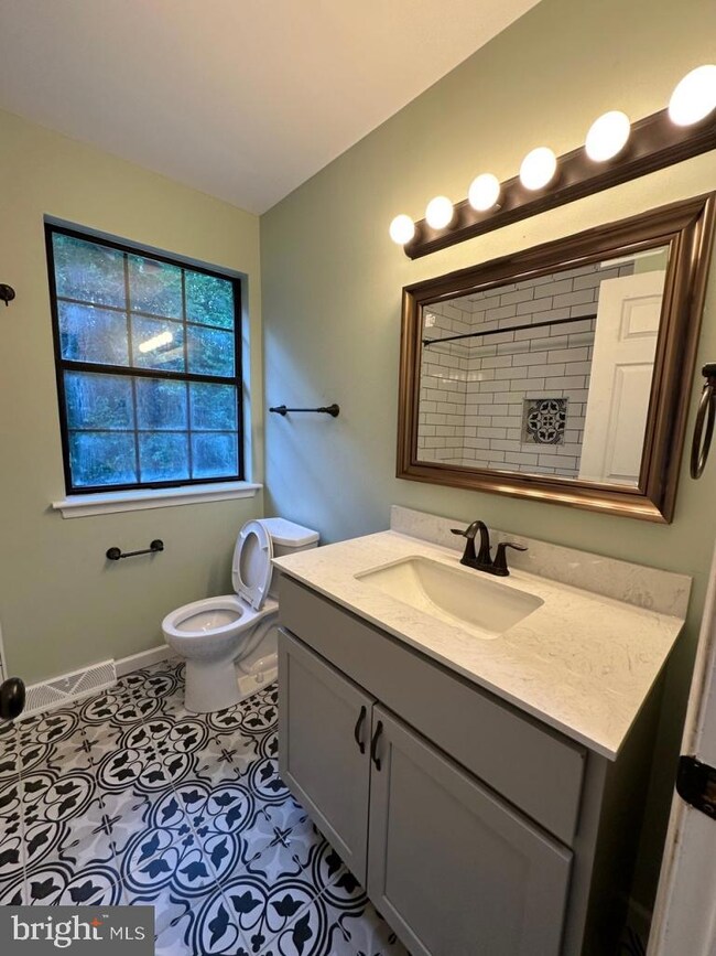 7 Nikhil Ct, Claymont, DE 19703 - photo 3