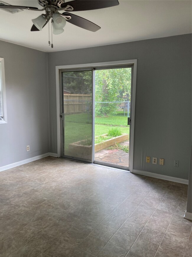 1307 College Dr, Alvin, TX 77511 - photo 7