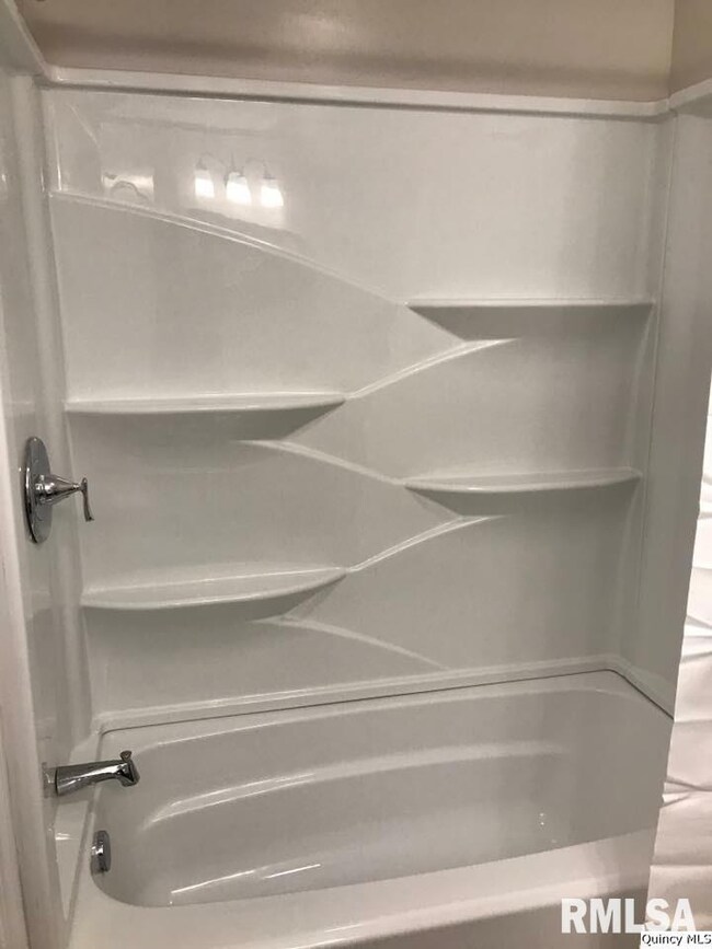 1835 W 55th St, Davenport, IA 52806 - photo 7