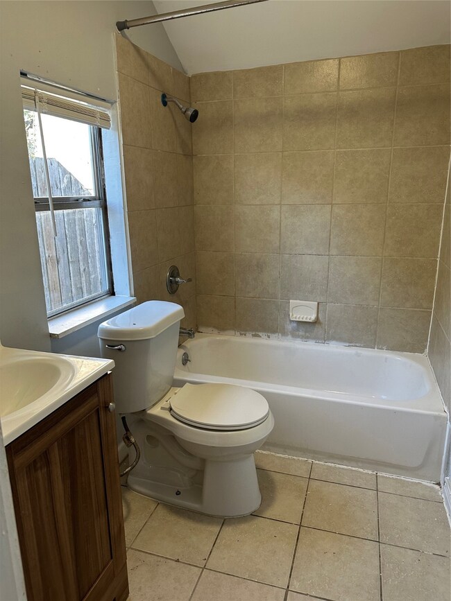 69 1/2 Neyland St, Houston, TX 77022 - photo 5