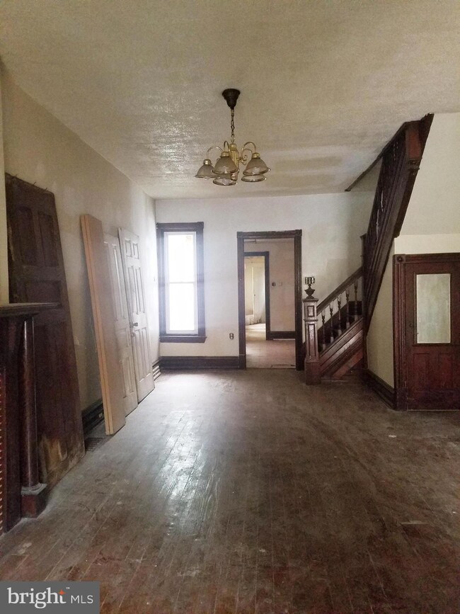 929 Pear St, Reading, PA 19601 - photo 4