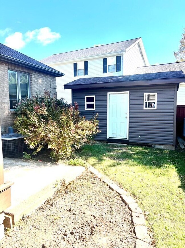 10 E Dorton Blvd, Staffordsville, KY 41256 - photo 5