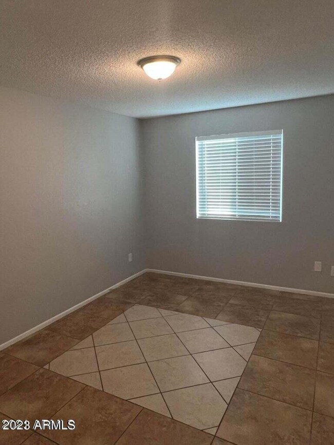 237 S Allen, Mesa, AZ 85204 - photo 4