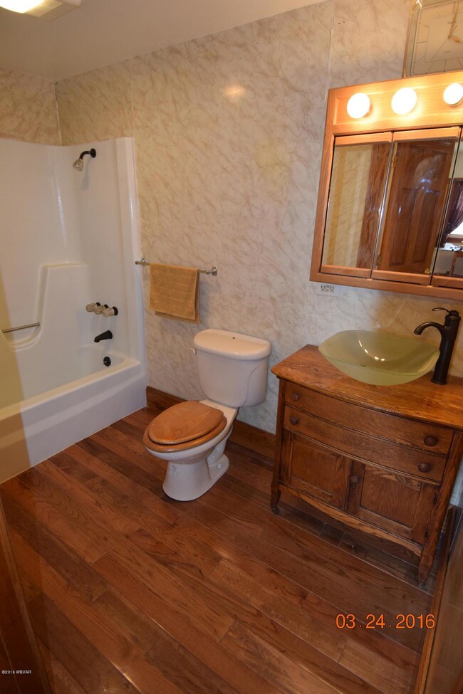 Main floor full bath