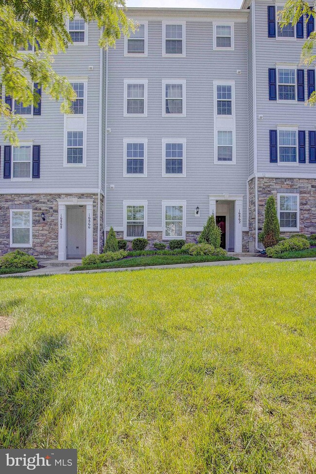 16864 Porters Inn Dr, Dumfries, VA 22026 - photo 4