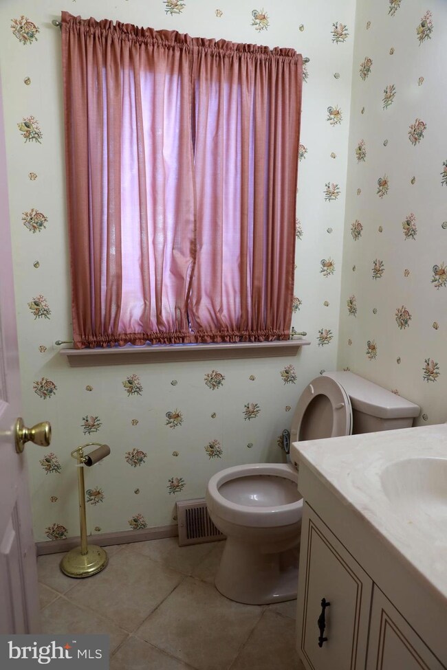 206 Hanover Ct, Chesterbrook, PA 19087 - photo 7