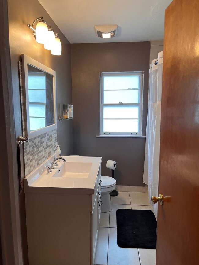 421 N Elm Ave, Elmhurst, IL 60126 - photo 6