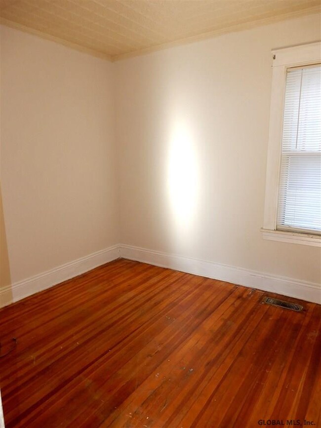 33 Woodrow Ct, Troy, NY 12180 - photo 6