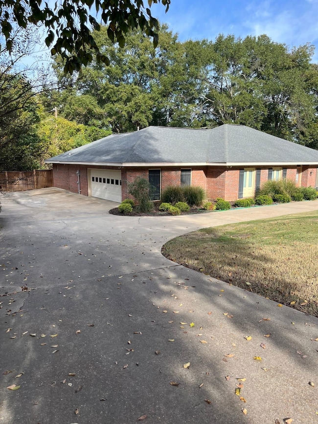 1811 Woodlawn Ave, Yazoo City, MS 39194 - photo 2