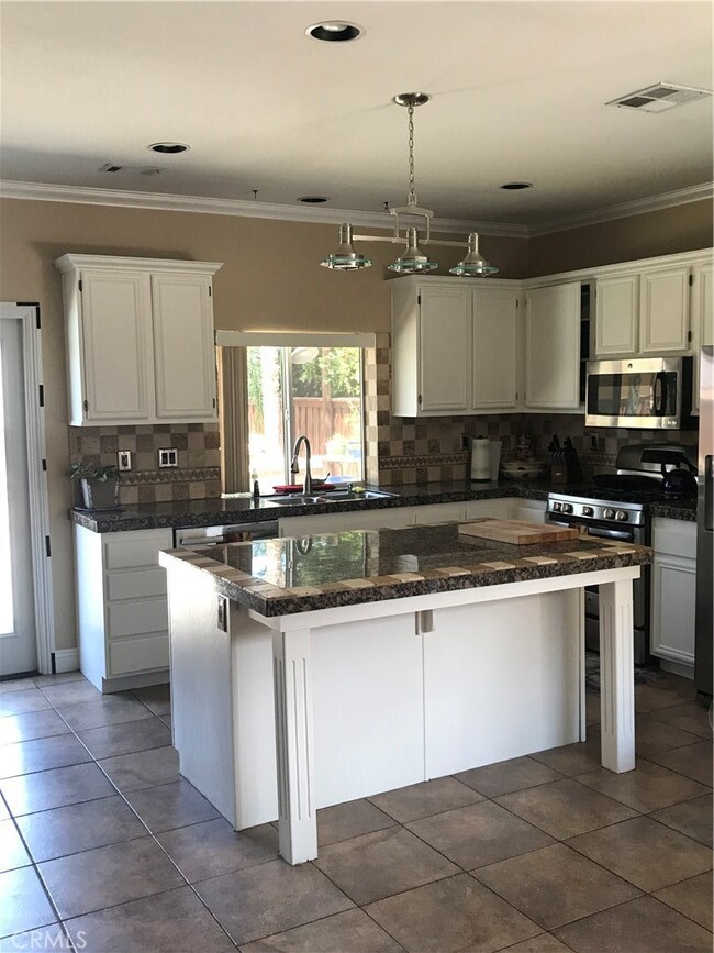 35957 Rhone Ln, Winchester, CA 92596 - photo 5