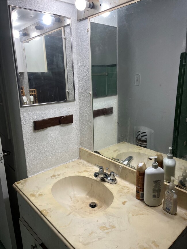 7634 S Hall St, Houston, TX 77028 - photo 4