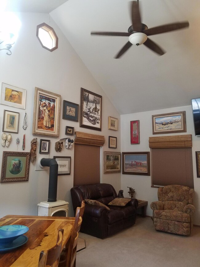 dining area, living room