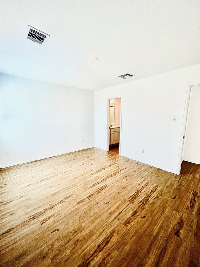 4118 Holland View Ln, Baytown, TX 77521 - photo 6